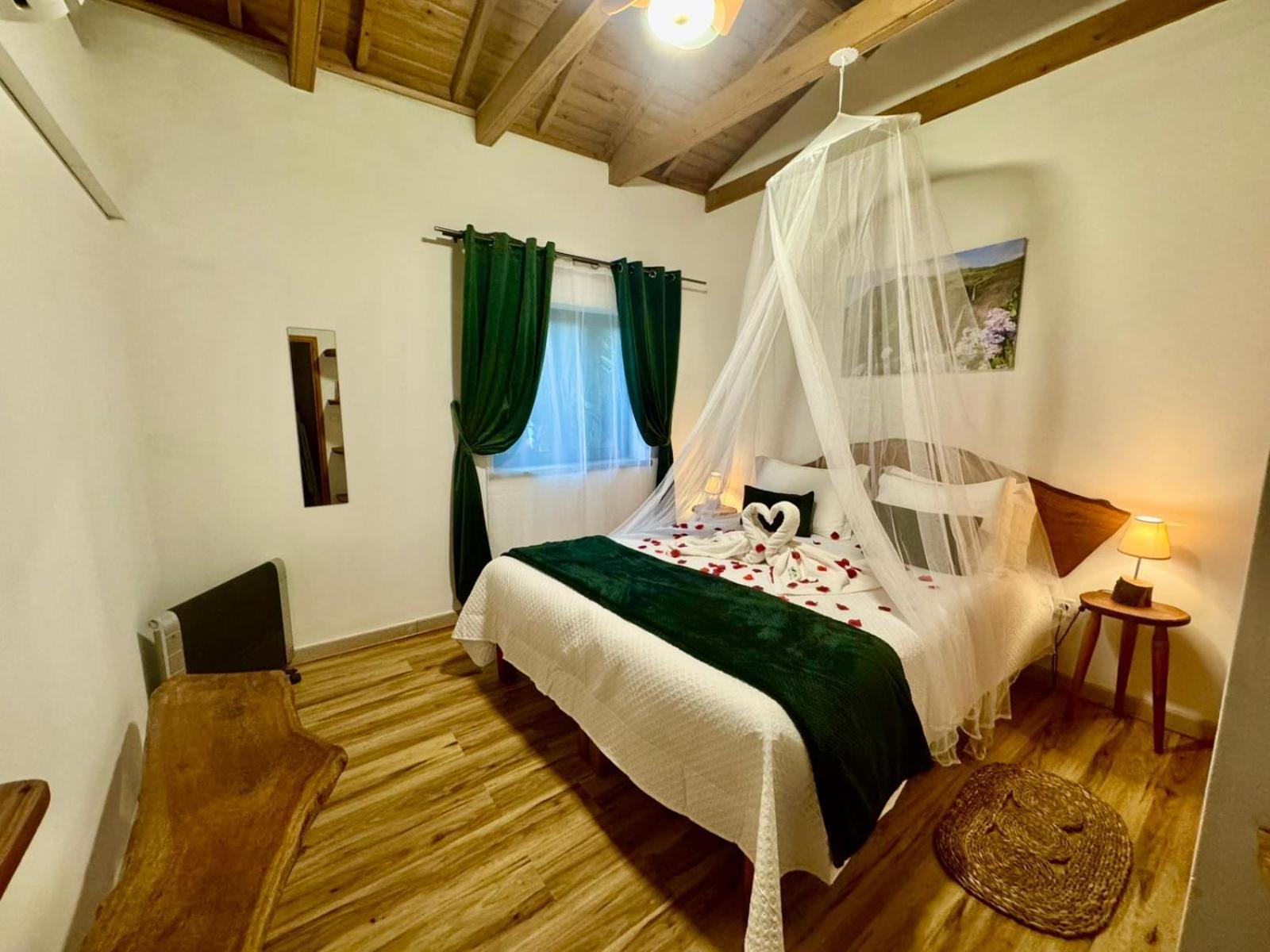サンタ・クルス・ダス・フローレスCasas Da Quintaアパートメント エクステリア 写真